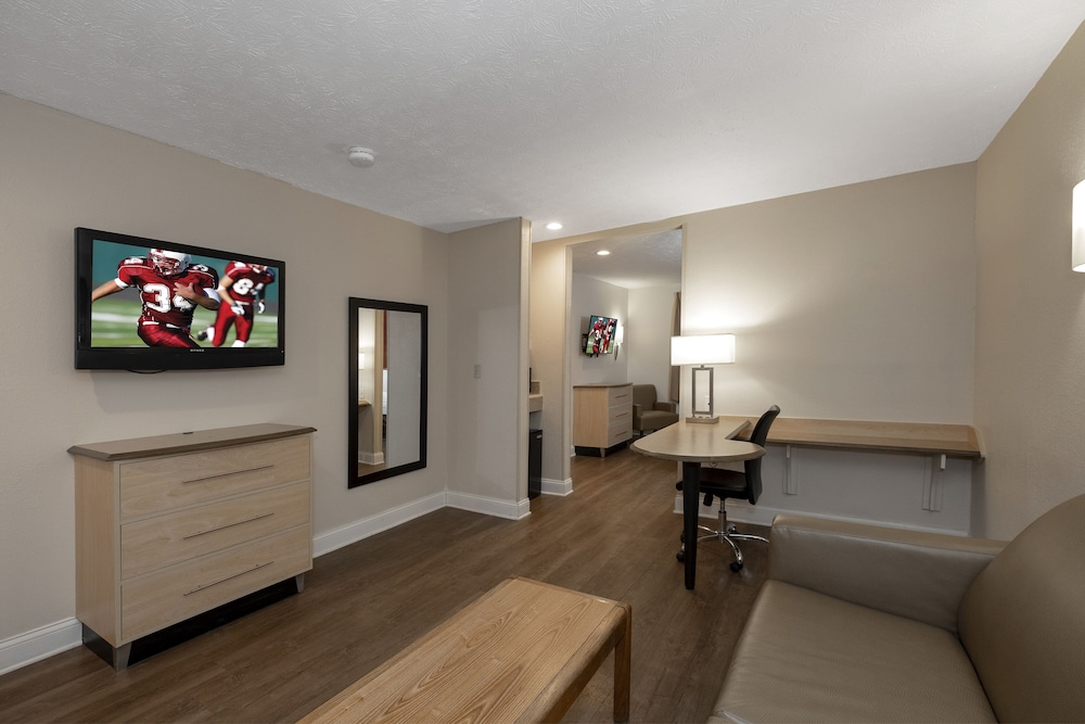 Red Roof Inn Indianapolis - Greenwood 18/24