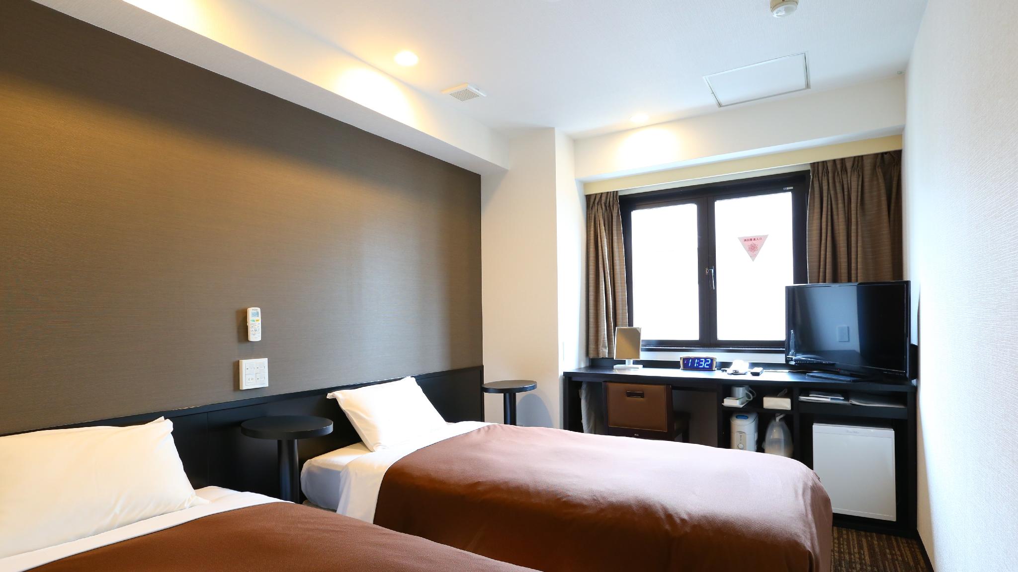 Hollywood, Standard, Twin Beds
