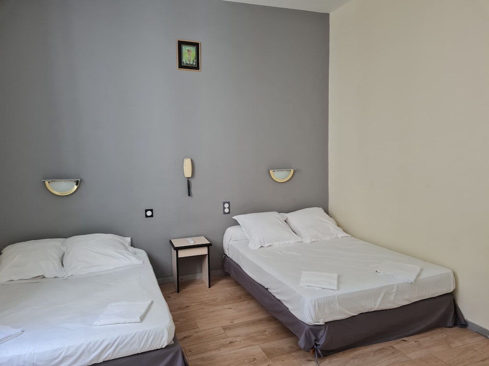 Family, 1 Single and 2 Double Beds