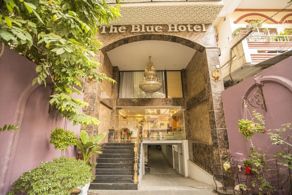 The Blue Hotel 49/54