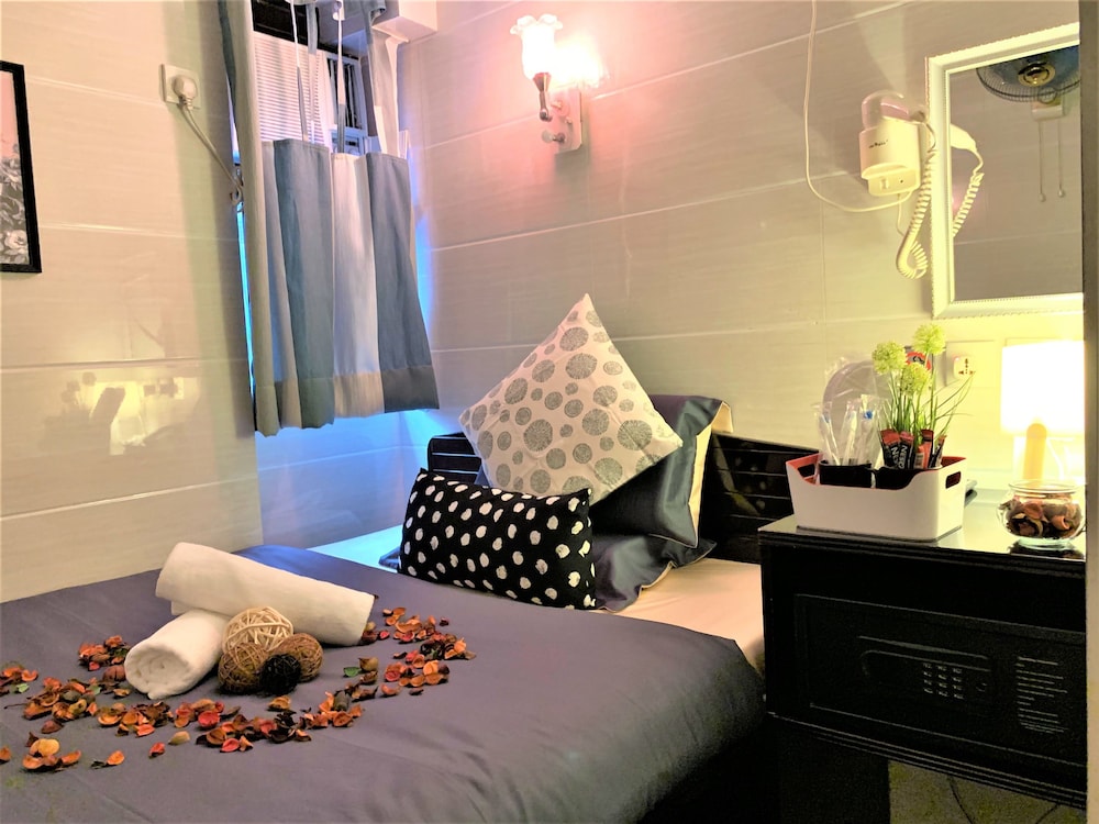 DELUXE, DOUBLE BED