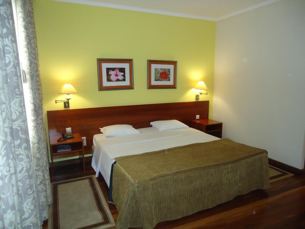 Camoes Hotel 11/48