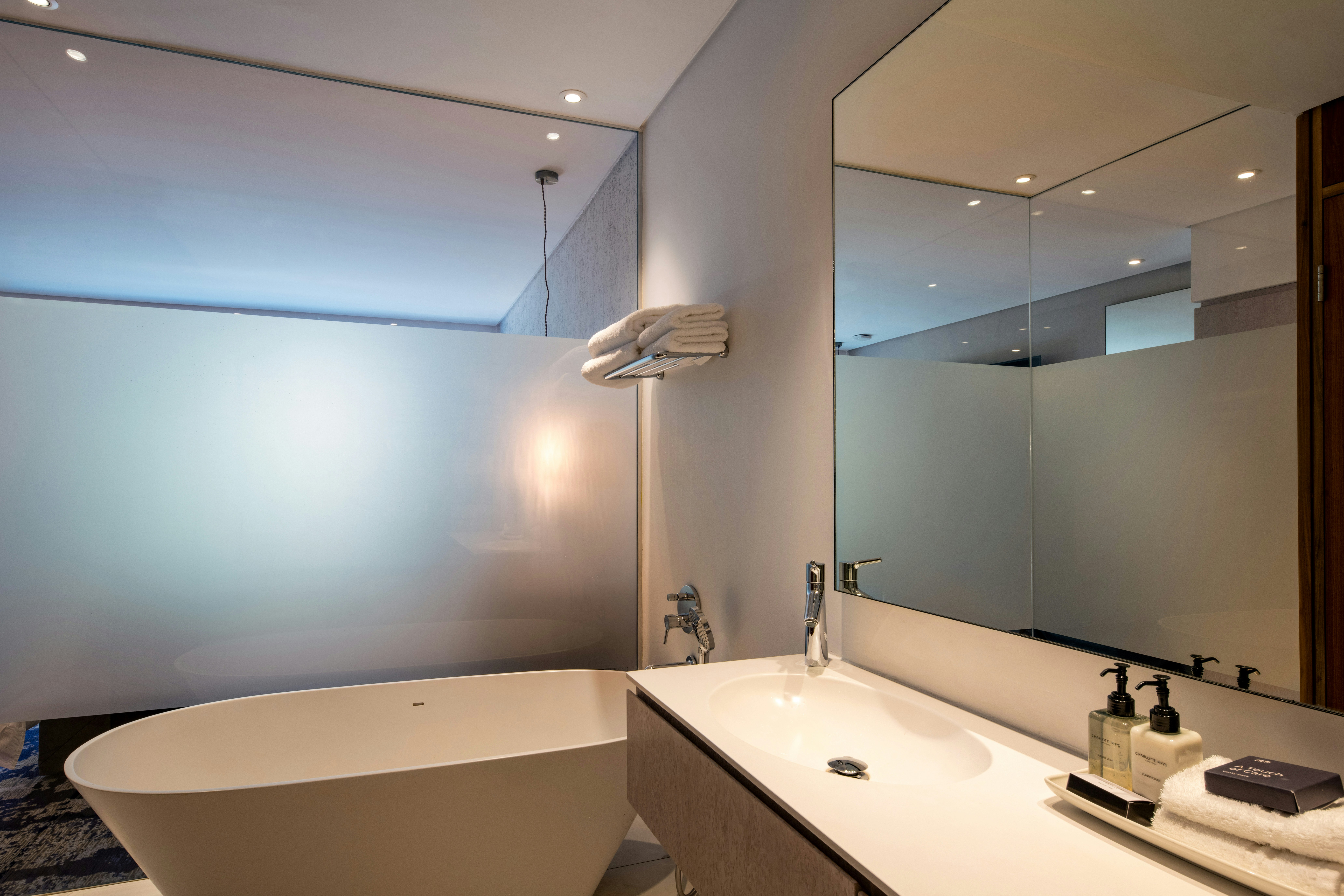 Vineyard Hotel 58/59