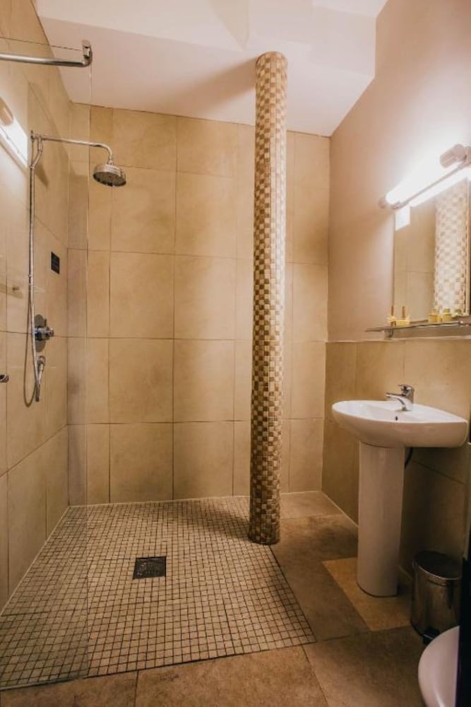 غرفة قياسية بسرير كوين، Duke Of Edinburgh Hotel 8/8