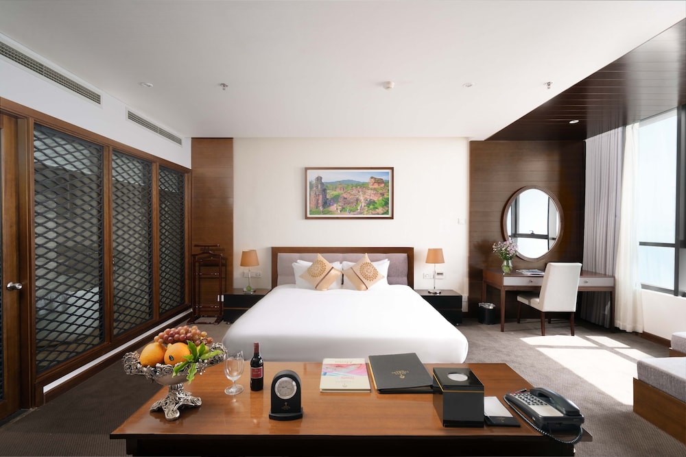 Grand Tourane Hotel 13/81