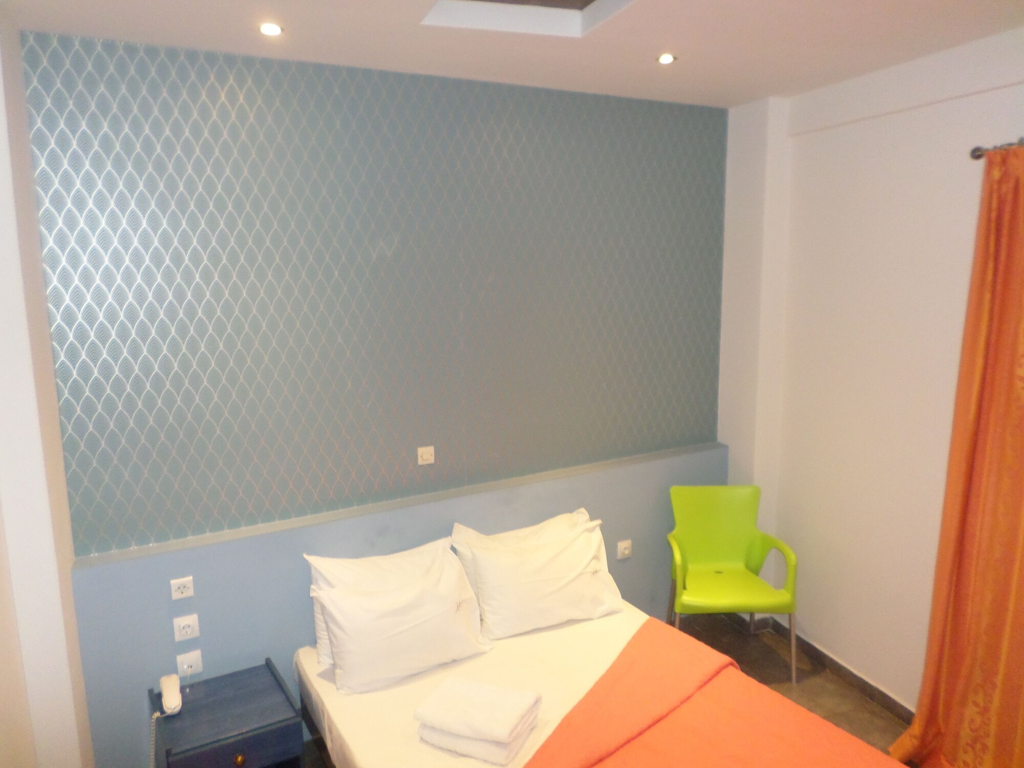BASIC, DOUBLE OR TWIN BED