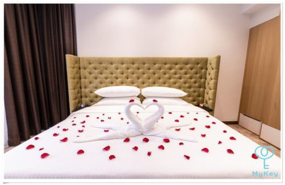Expressionz Professional Suites by MyKey Global 30/50