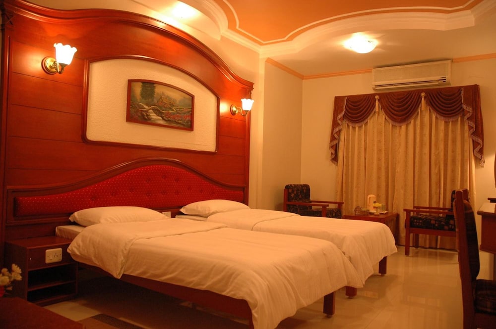 Hotel Gnanam 34/49