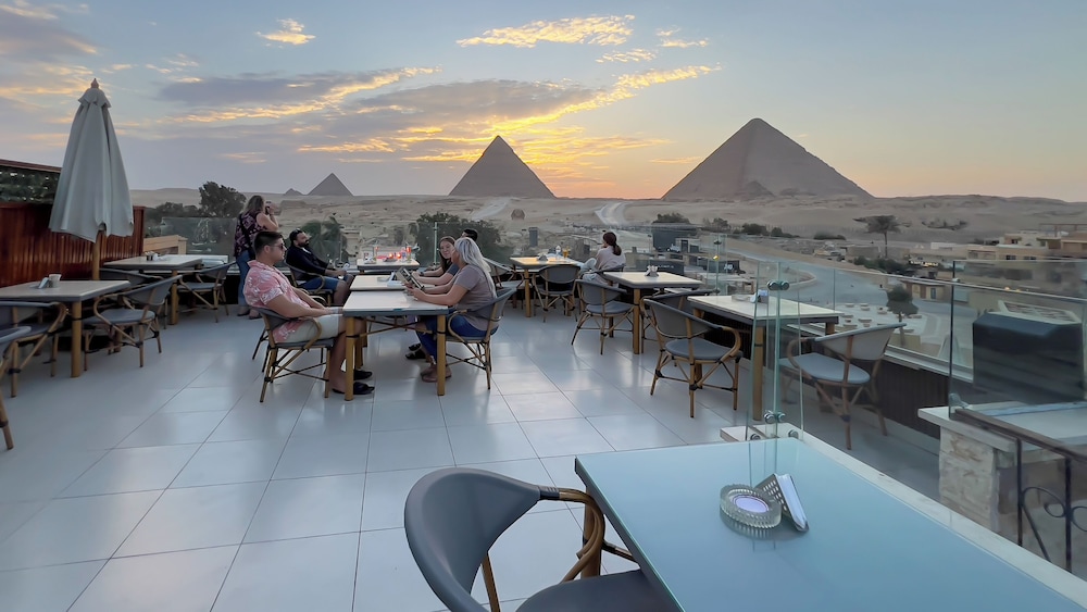 Giza Pyramids View Inn 47/50
