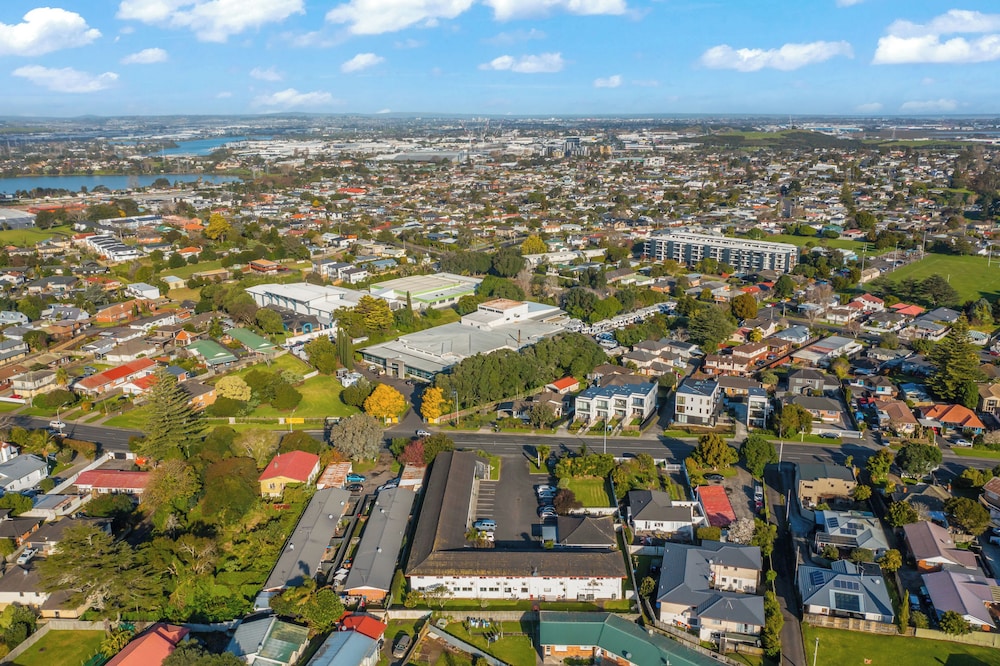 Ellerslie Palms Motel 62/68