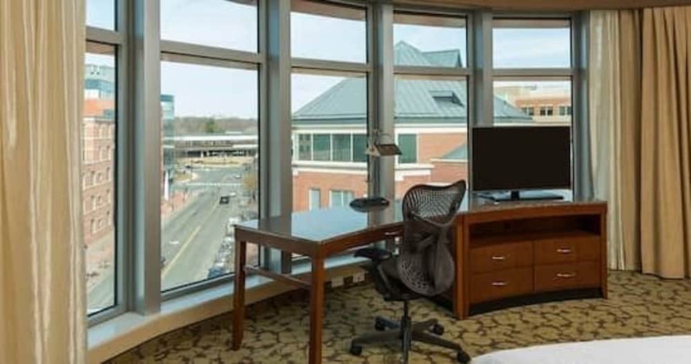 Hilton Garden Inn Alexandria Old Town National Harbor 44/52