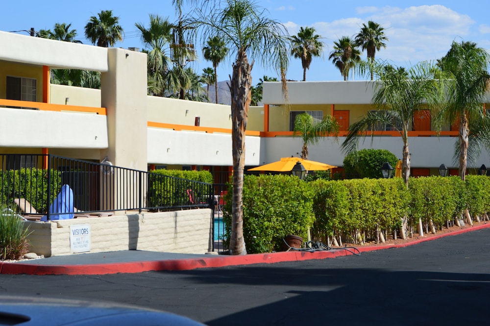 Musicland Hotel 11/49