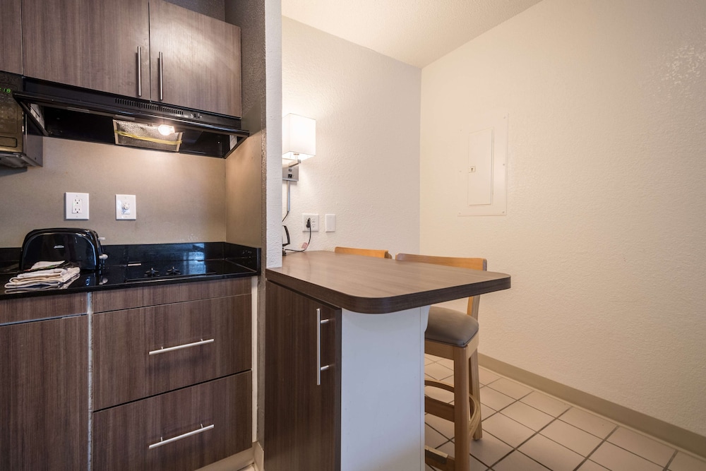 Motel6 Duluth, GA - Atlanta - Gwinnett Place 19/26