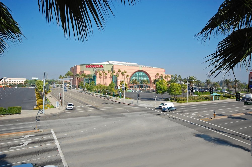 Ayres Hotel Anaheim 36/37