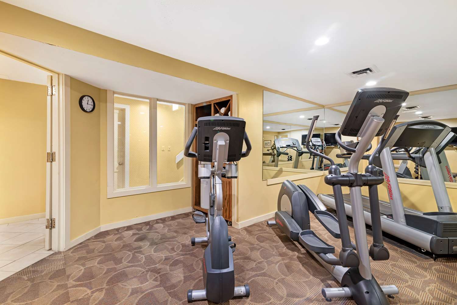 Best Western Inn & Suites Rutland-Killington 24/48
