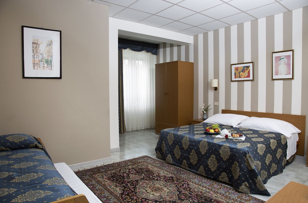 HOTEL REDEBORA 16/45