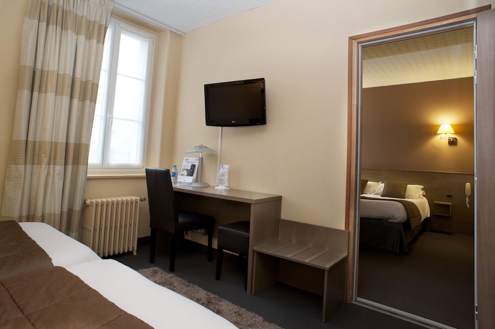 Brit Hotel Le Surcouf 29/42