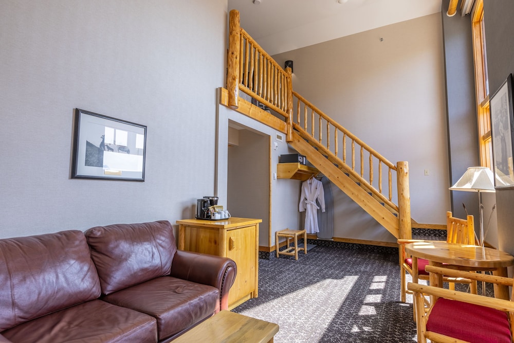 Brewster Mountain Lodge 57/65