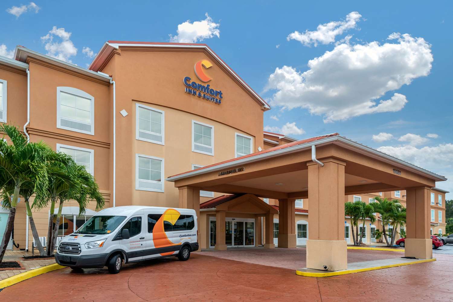 Comfort Inn & Suites Fort Myers Airport 24/26