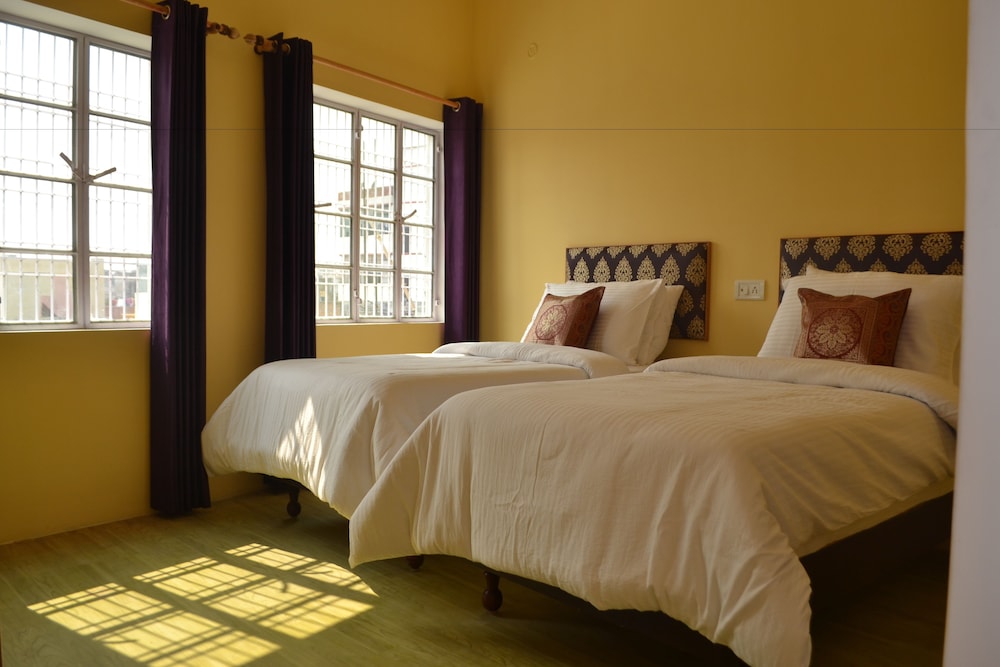 Tara Guest House 34/68