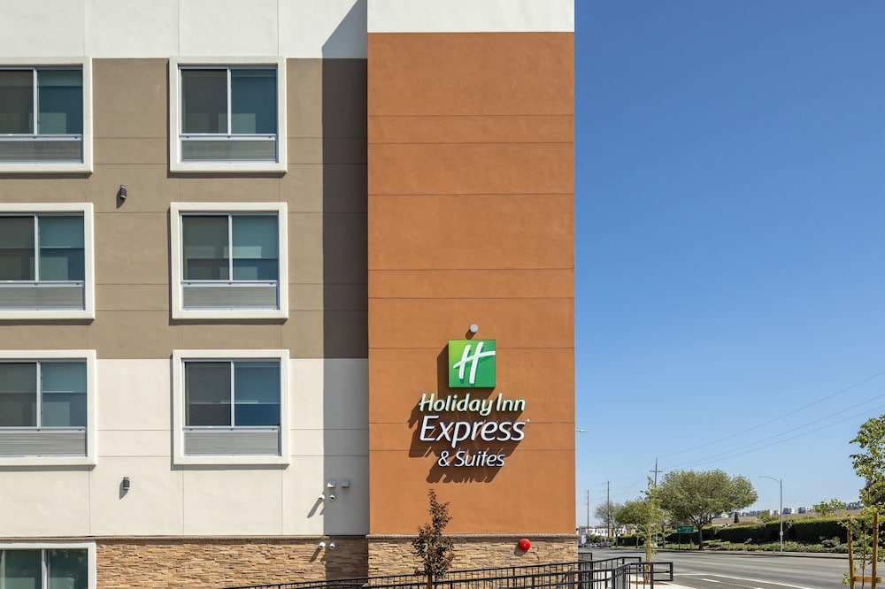 HOLIDAY INN EXPRESS AND SUITES SAN JOSE SILICON VALLEY 1/64