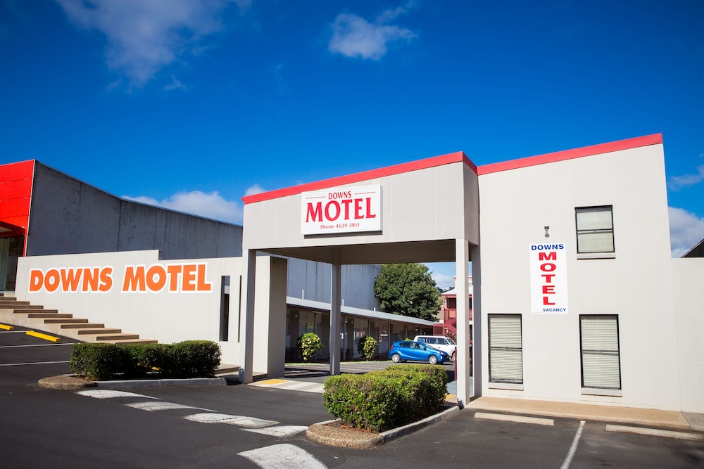 DOWNS MOTEL 4/35