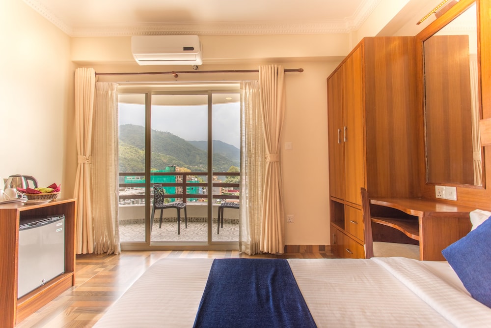 Hotel White Pearl 40/50