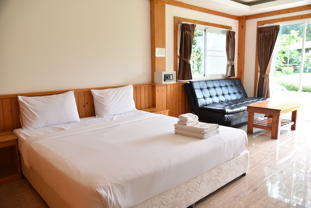 Sea Breeze, King Bed، Z-Touch Lipe Island Resort 2/5