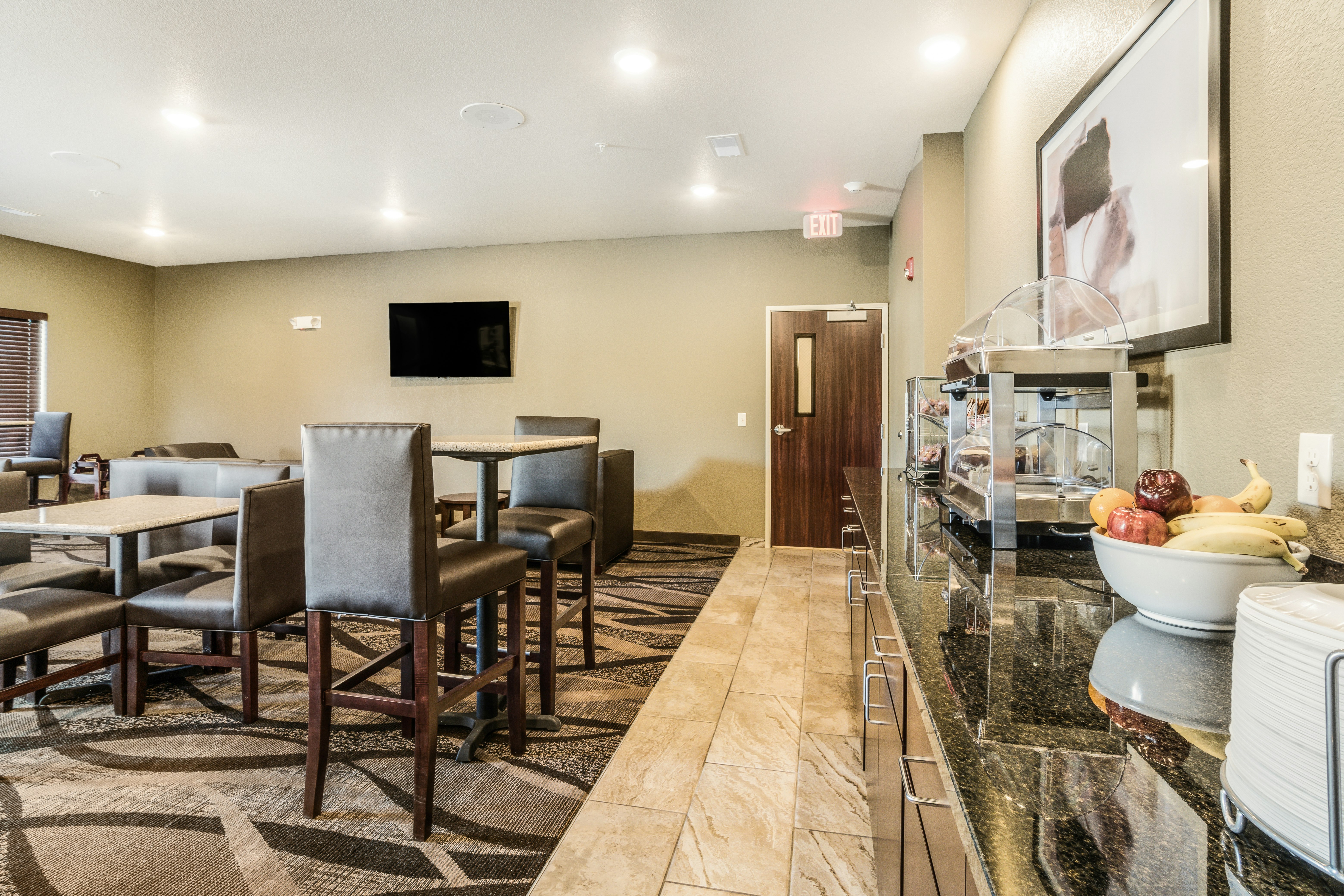 Cobblestone Hotel & Suites - Newport 52/61