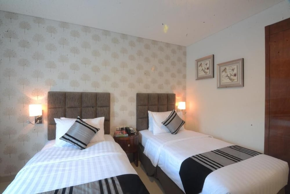 Permata Hotel 8/45