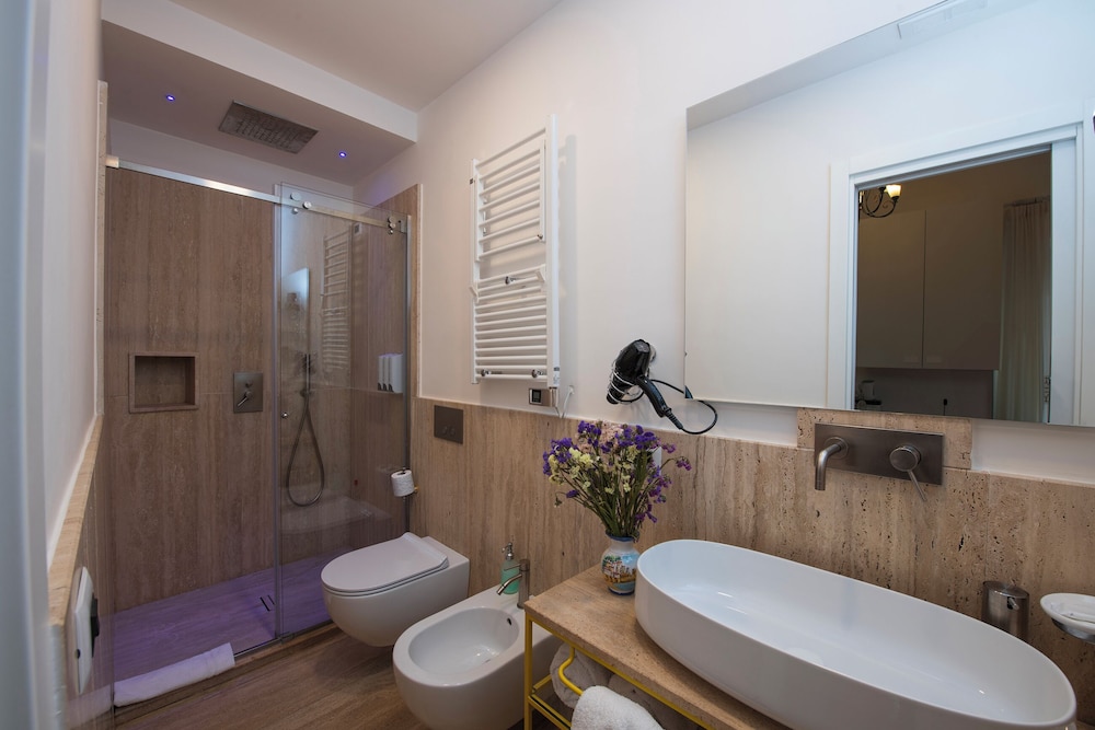 1 Bedroom, Standard, Triple, 1 Queen and 1 Single Bed, Courtyard View, Courtyard Area، Hotel Antica Repubblica 3/3
