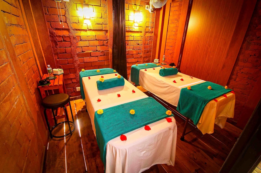 Elephas Resort & Spa 20/40