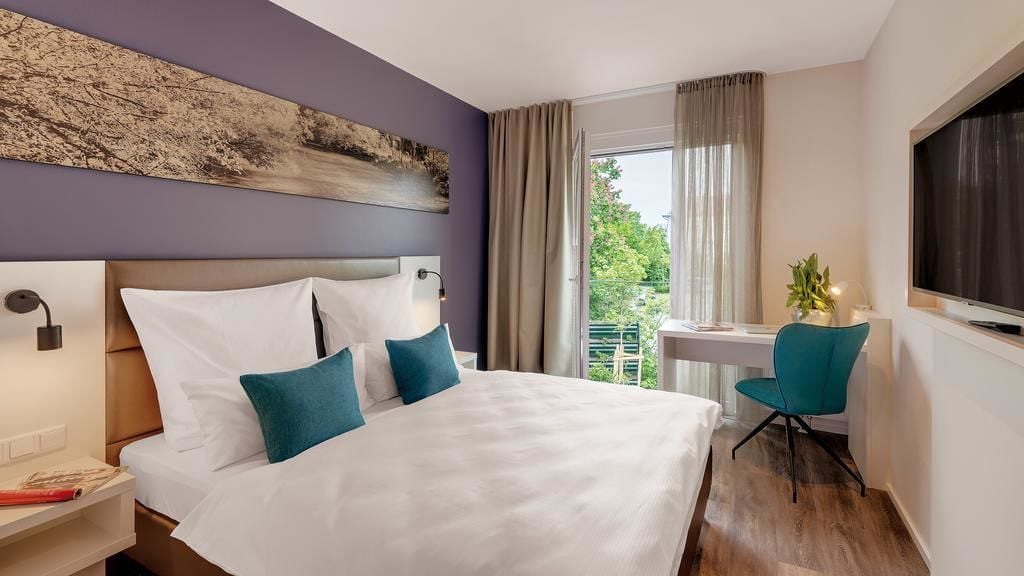 DELUXE, QUEEN BED