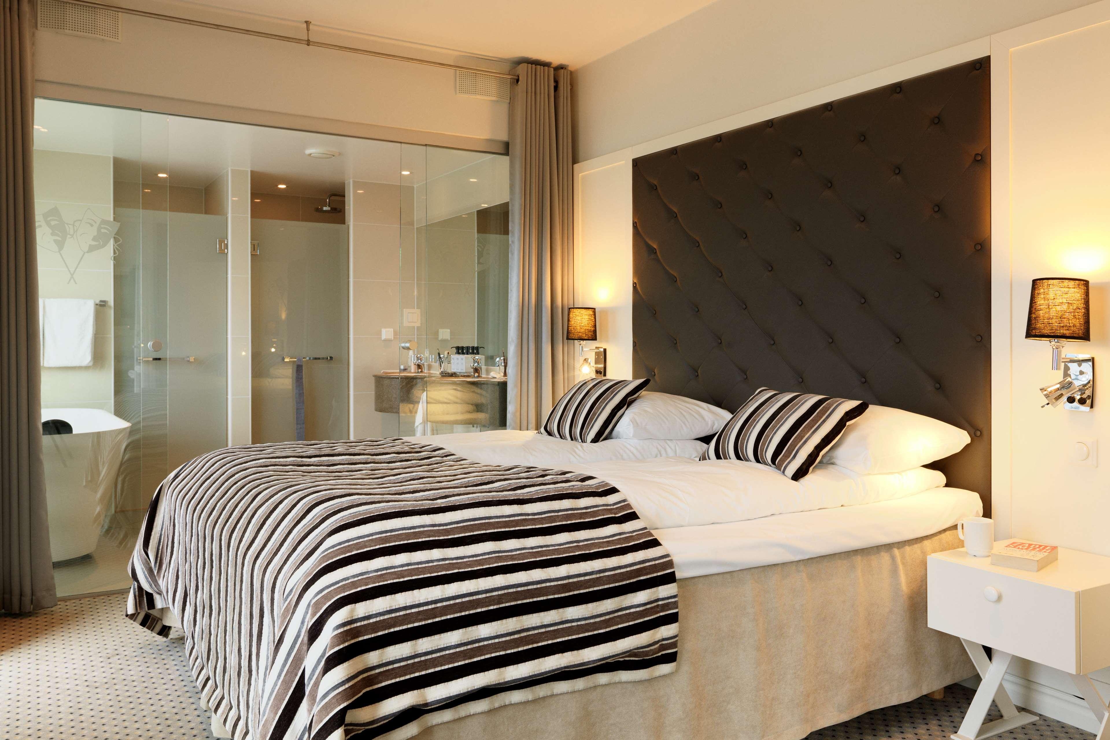 PRESIDENTIAL, SUITE