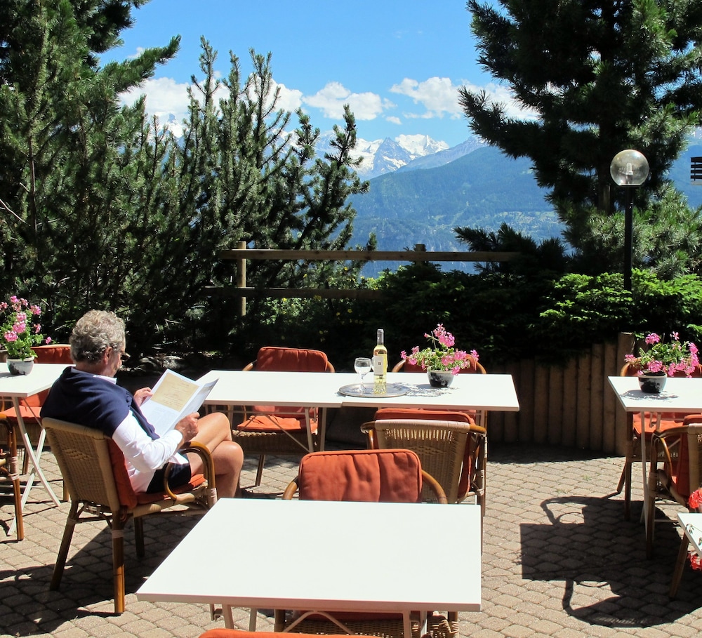 De La Foret Hotel 53/66
