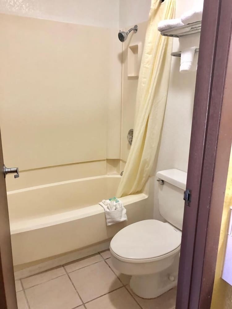 RODEWAY INN CONCORDIA 8/30