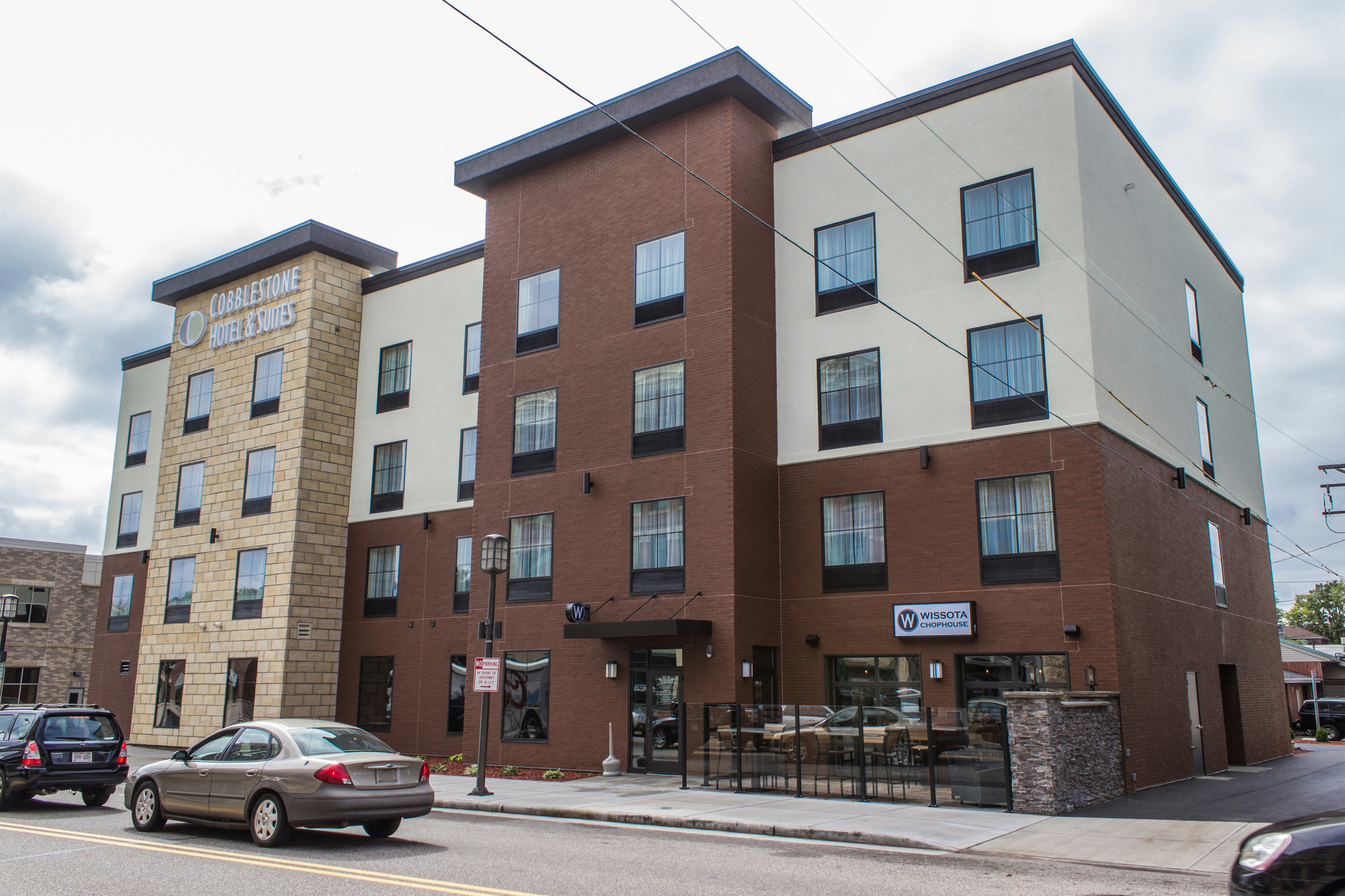 Cobblestone Hotel & Suites - Chippewa Falls 45/49