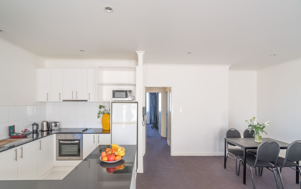 Carlton Clocktower Apartments 48/63