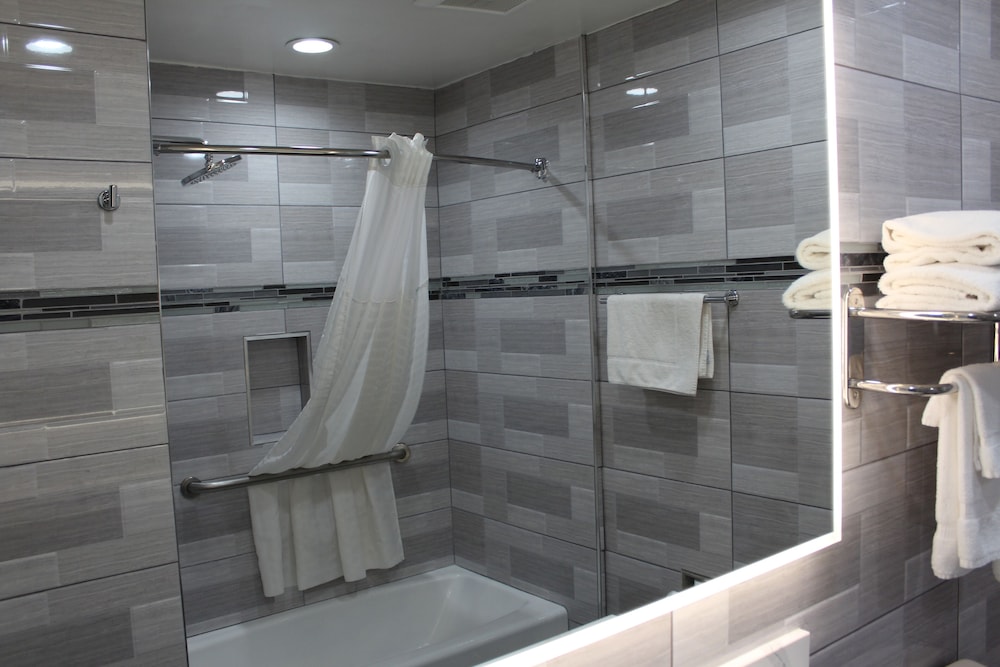 Mirage Inn and Suites 31/31