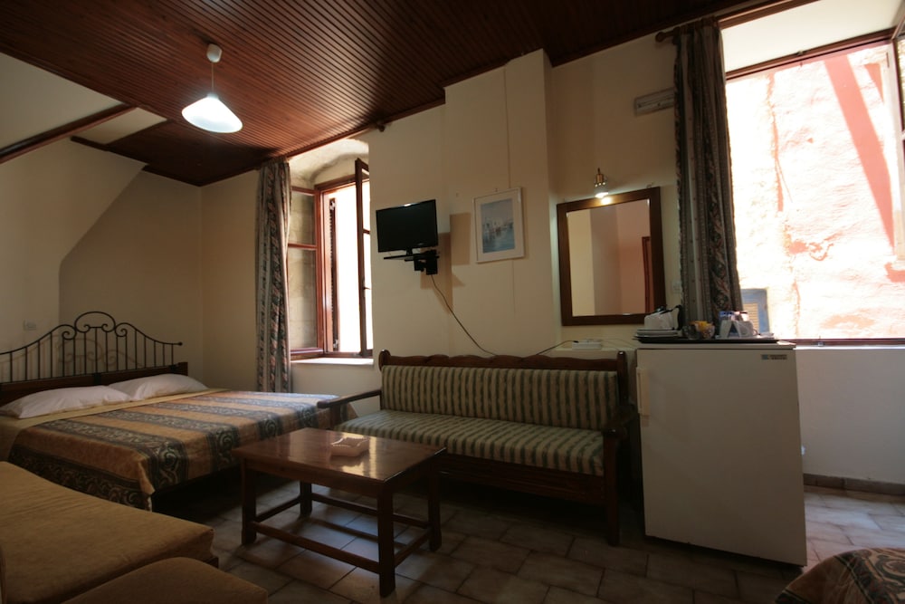 Helena Hotel 31/50