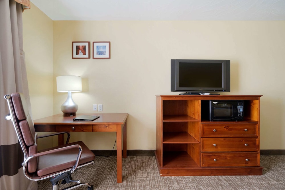 Comfort Inn & Suites Cedar City South, UT 32/36