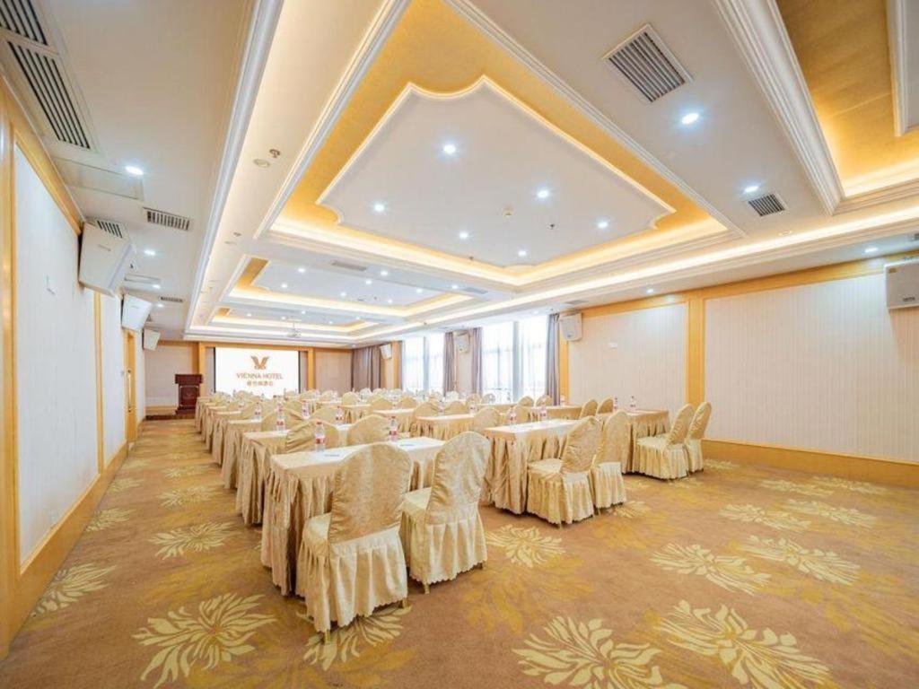 Vienna Hotel (Chengdu Xinfan Furniture City) 44/54