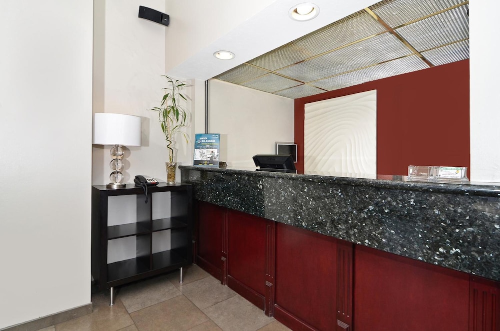 Clackamas Inn Suites 3/42
