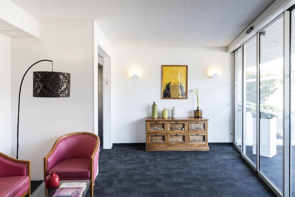 Abrial Hotel 38/58