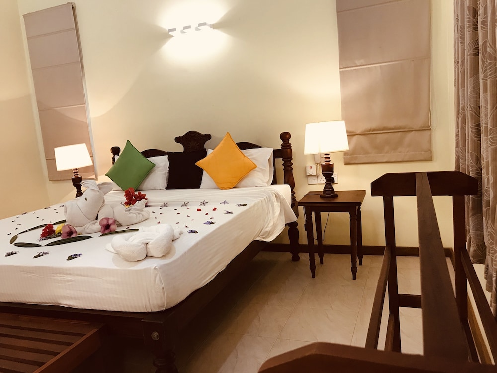 The Lake View Bungalow Yala 12/50