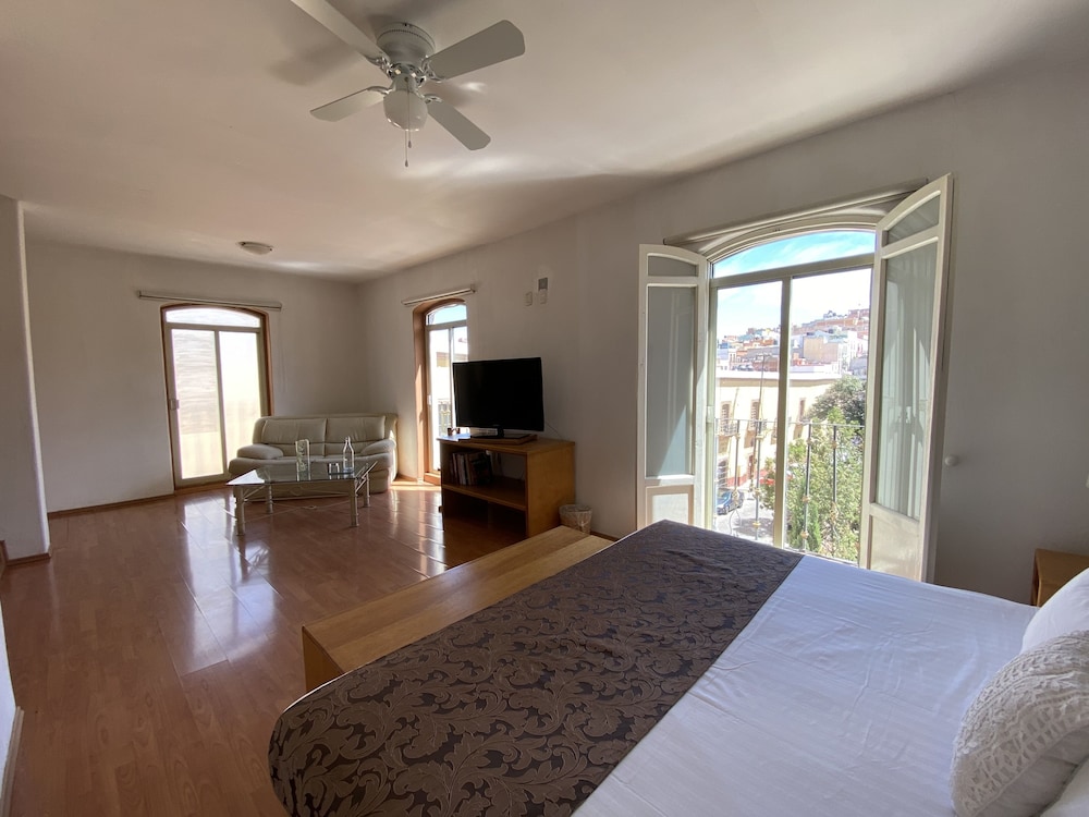 Hotel Casona de los Vitrales 20/50