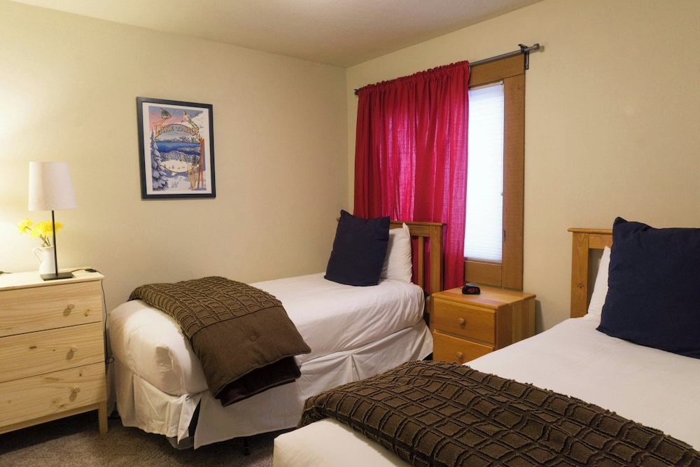 2 Bedrooms, Condo, Mountain, 1 Queen and 1 Single Bed, 2 Bathrooms