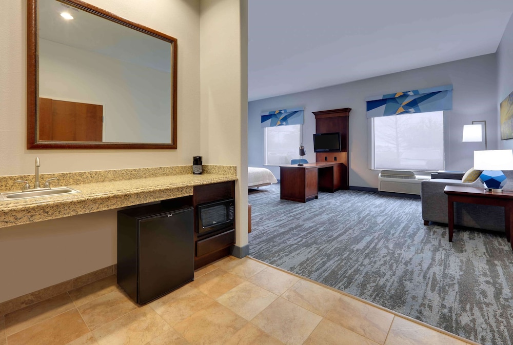 Hampton Inn Suites Dallas Arlington South 28/50