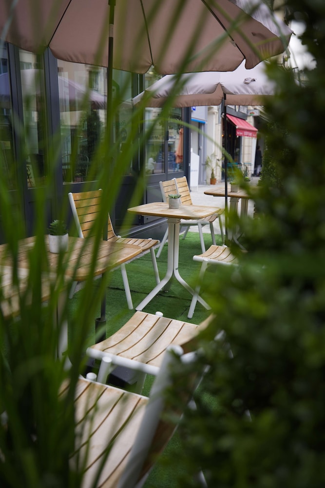 Campanile Paris Clichy Centre 61/63