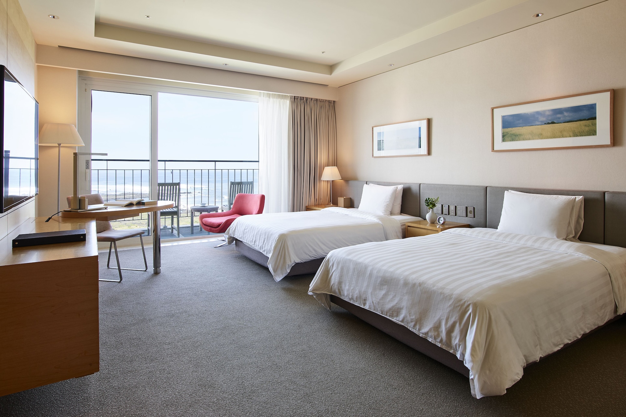 Deluxe, 2 Double Beds, Side Sea View